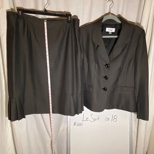 Le Suit 2 piece suit
